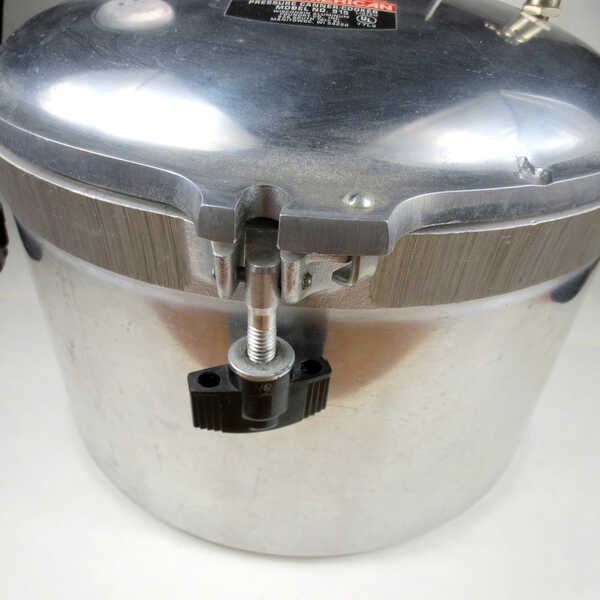 Wisconsin Aluminum Pressure Cooker / Canner 15.5 Qt.