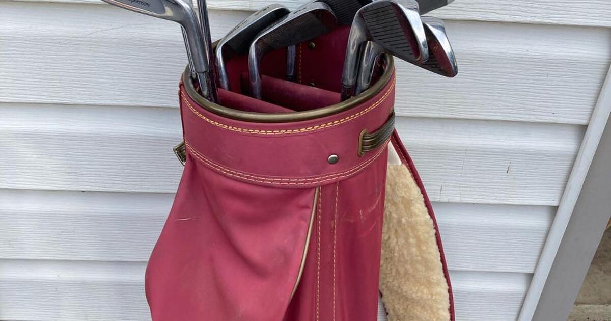 Women’s golf clubs and bag (right handed) for 25 in Warrington, PA