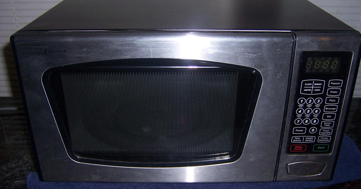 Emerson 900 Watt Microwave for 30 in Severna Park, MD For Sale