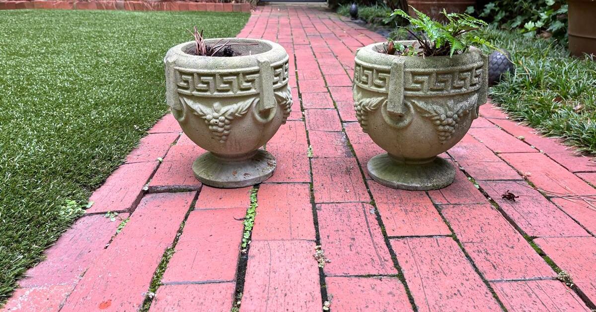 Concrete garden planters (small) for 40 in Atlanta, GA For Sale