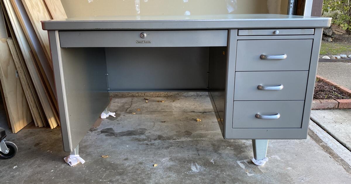 shaw walker metal desk