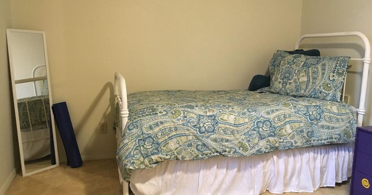 Pottery Barn twin duvet cover and pillow sham for 40 in Durham, NC