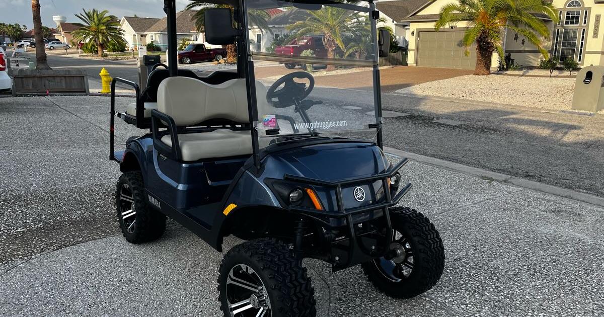 2018 Yamaha QuietTech2 EFi Bluestone metallic Golf cart for 8000 in Corpus Christi, TX For