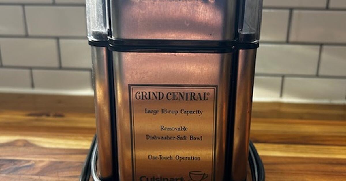 Cuisinart 6 cup coffee grinder (barely used) for 10 in Milwaukie, OR