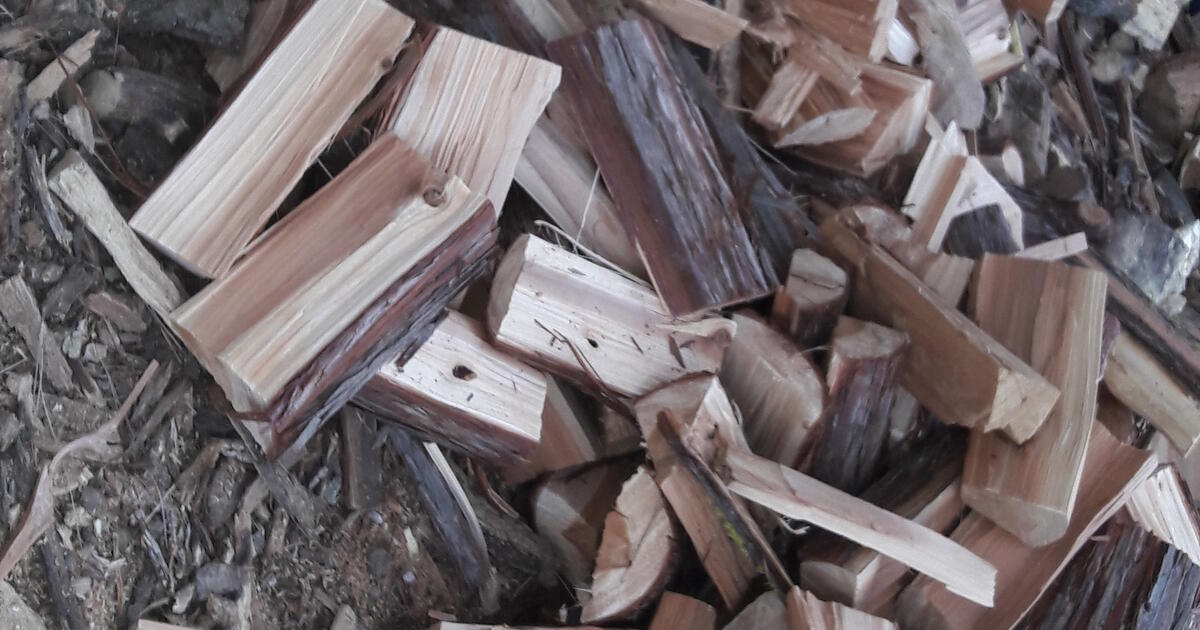 Oak/Cedar Firewood for sale 1/2cords or full cords FREE DELIVERY