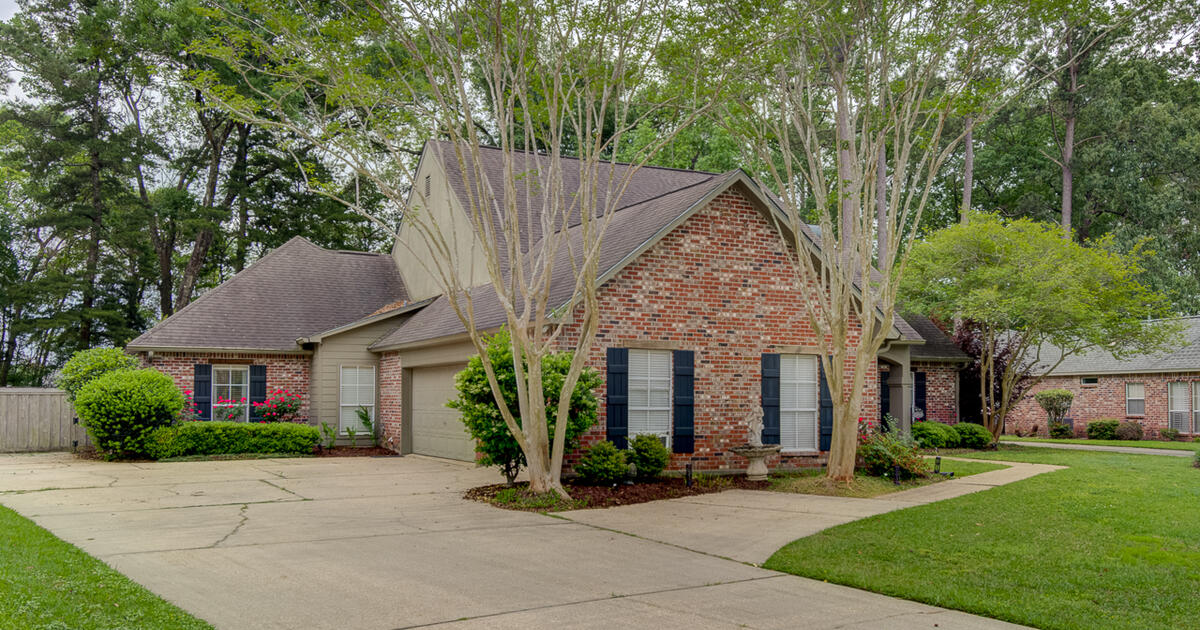 Experience Timeless Elegance and Family Bliss Your Private Oasis