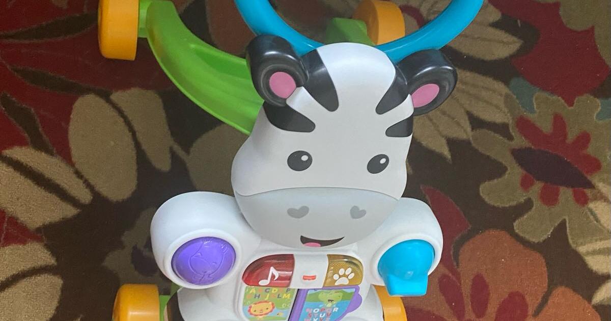 Fisher Price walking and singing toy, with batteries, Clean and ready