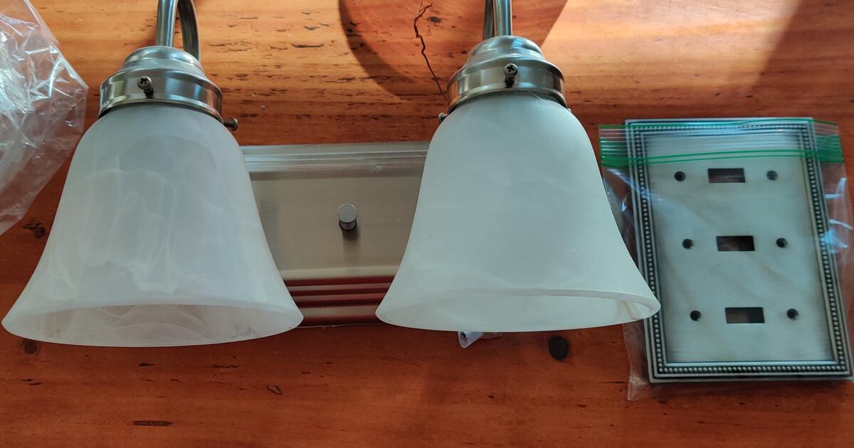 Bathroom vanity light and socket cover for Free in Barkhamsted, CT