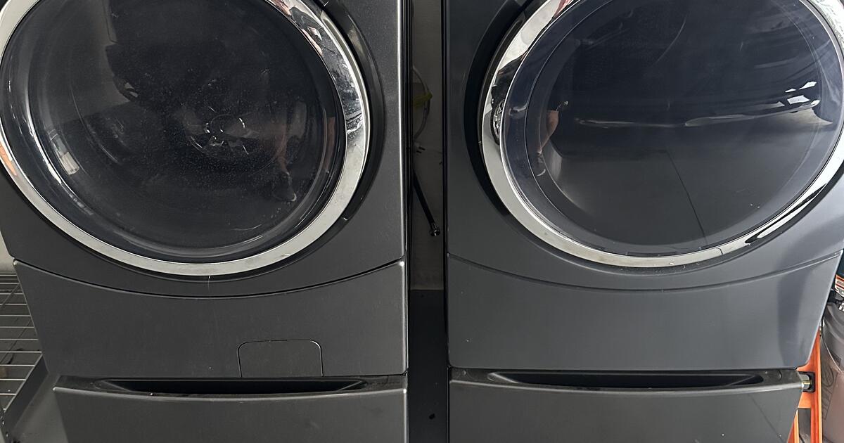 GE Washer and Dryer 7.5 CU. FT. model GFD45ESPM0DG with Stands for 950