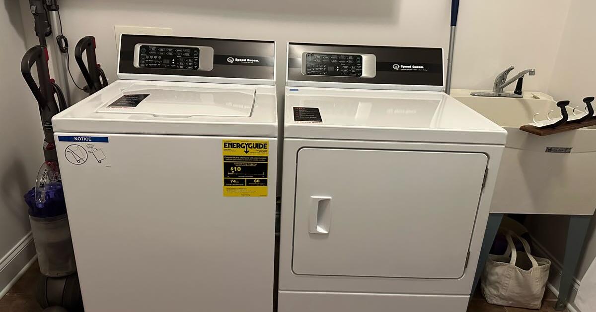Speed Queen Washer and Dryer 2200 for 2200 in Owens Cross Roads, AL