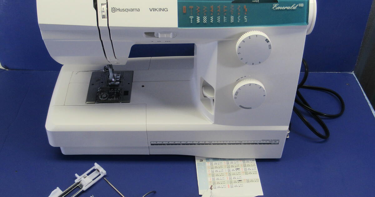 Husqvarna Viking Sewing Machine Emerald 118 w/Rolling Case for 225 in