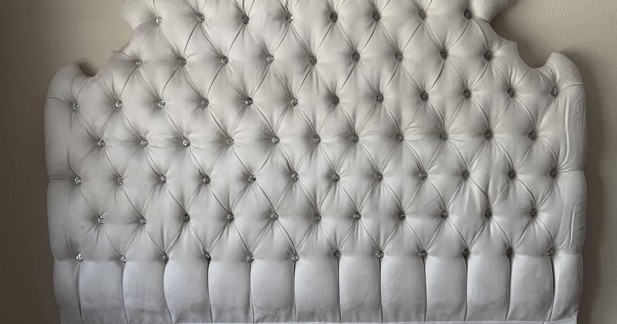 DEAL ALERT! Custommade Queen headboard by Los Angeles furniture