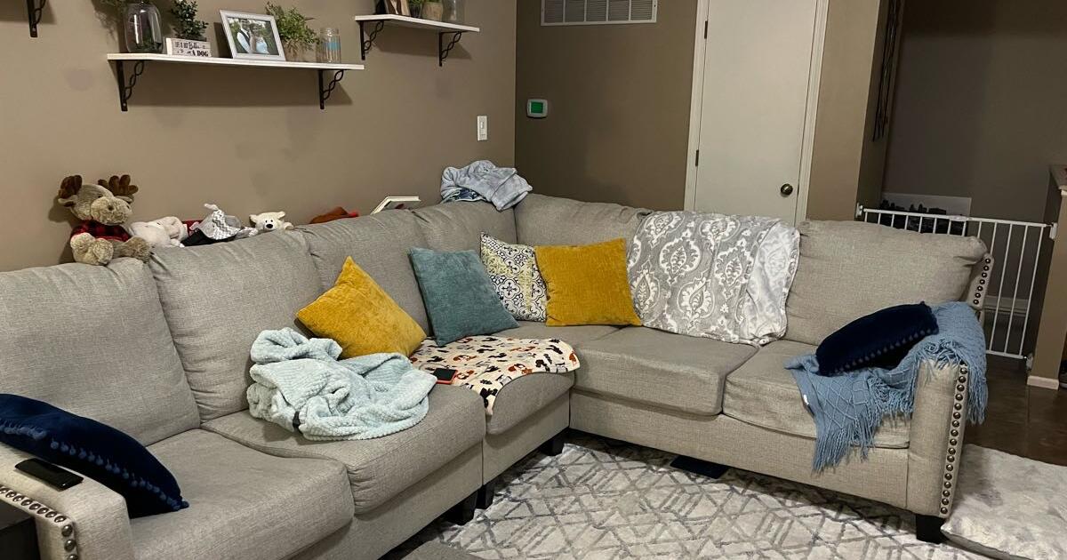 Sectional sofa to be picked up Jan 4th for 75 in Blue Springs, MO