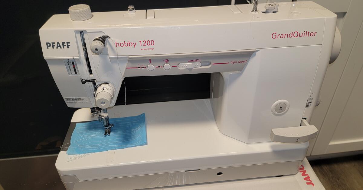 PFAFF Hobby 1200 Grand Quilter with Quilting Frame for 1500 in Fargo