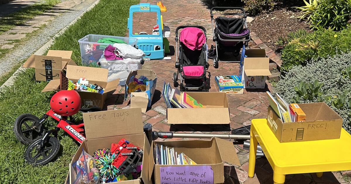 Bunch of free stuff. Toys, kid stuff, etc. for Free in Oakland, CA ...