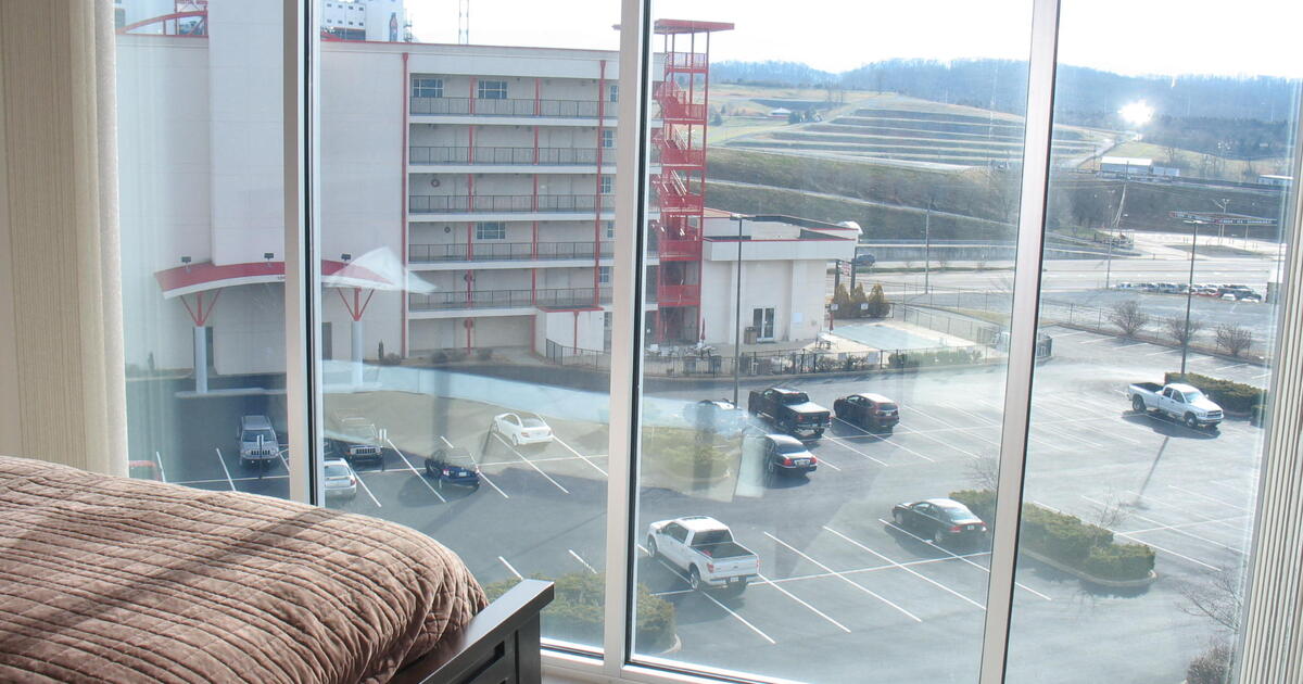 Raceday Condo Rental for 650 in Piney Flats, TN For Sale & Free