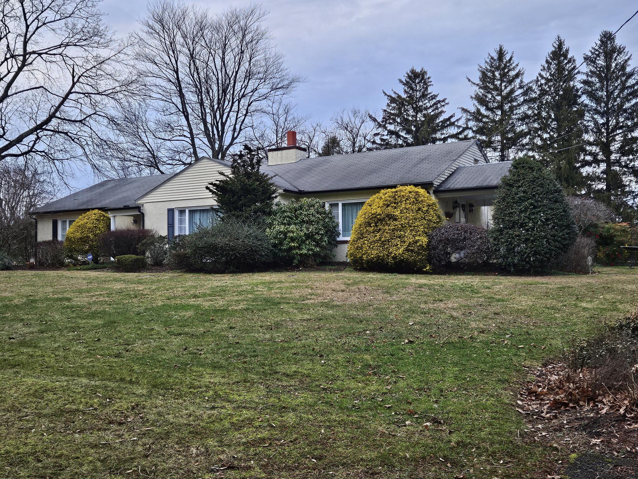 HOUSE FOR SALE BUT NEED MOVERS in Parkesburg, PA For Sale & Free