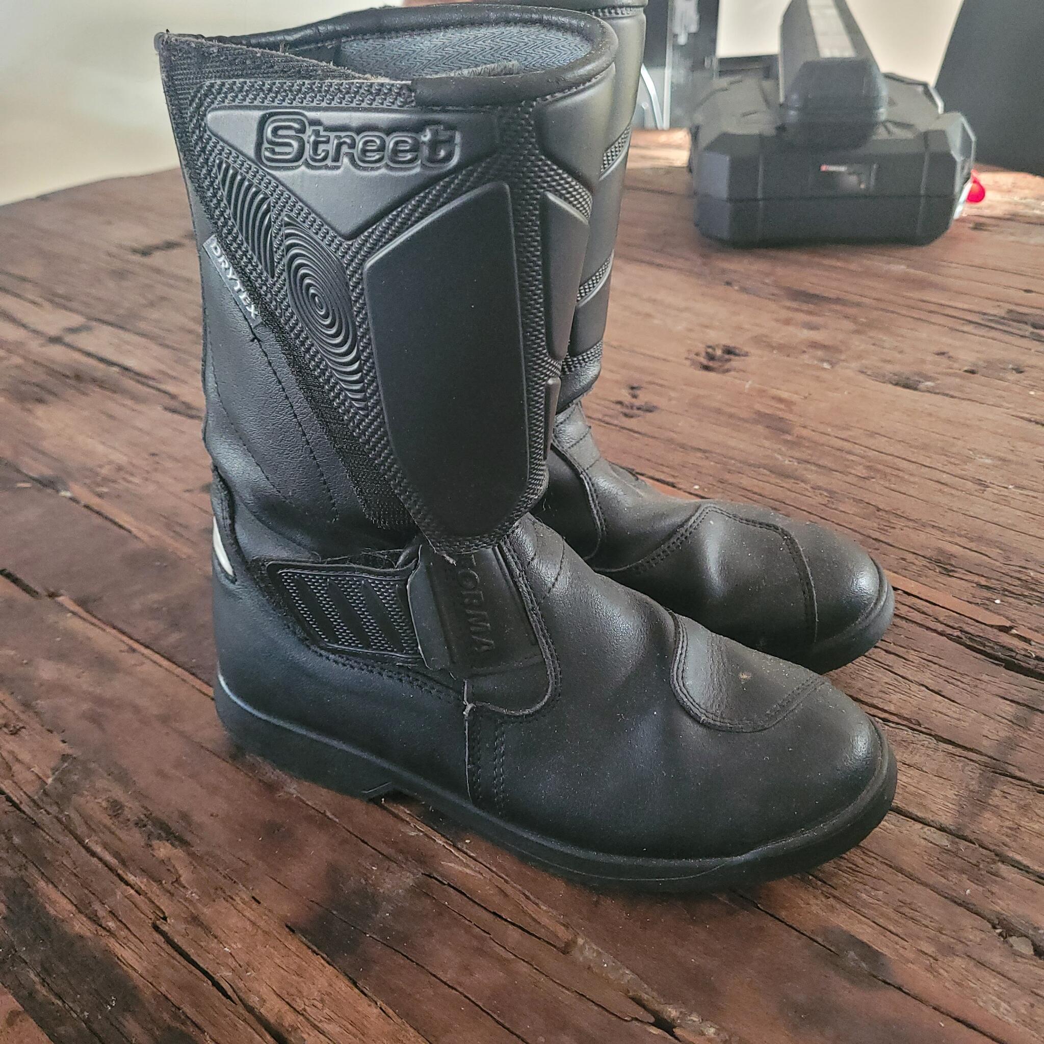 Motorlaarzen Dames Voor 10 € In Nijmegen, GL | Gratis/Te Koop — Nextdoor