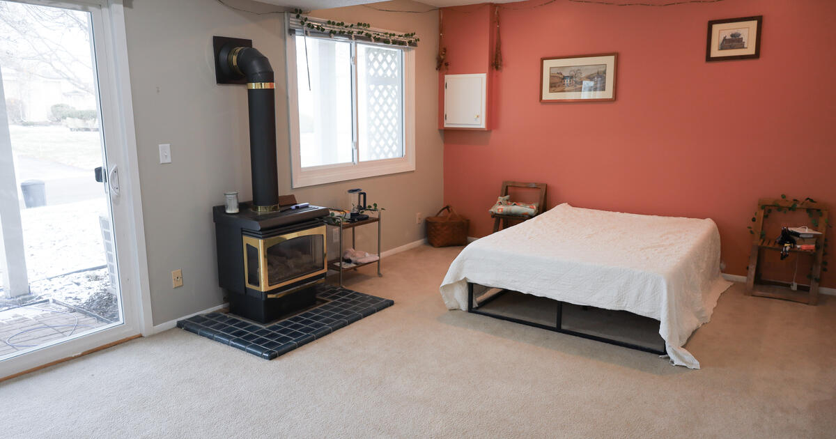 Huge Room For Rent With Garage Parking! Available March 1st in Hopkins