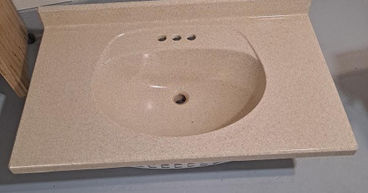 Bathroom vanity top, 37 x 22 for 25 in Greendale, WI For Sale & Free