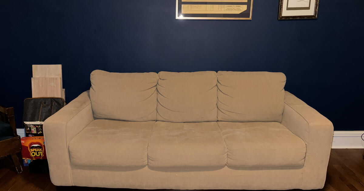FREE 3person couch/sofa good to use as a "college" couch or pet