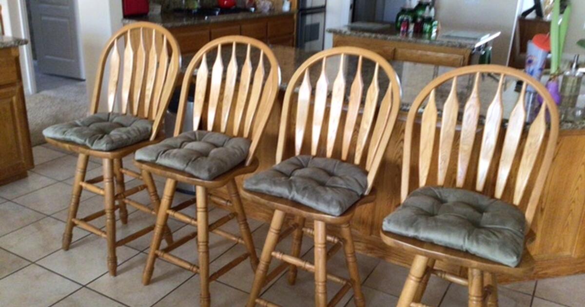 Set of 4 Oak Counter Height Barstools W/Pads for 100 in Apple Valley