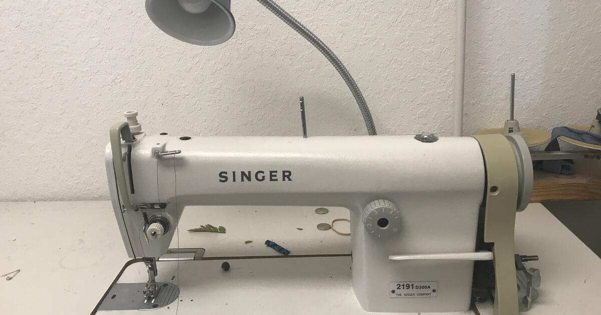 Industrial sewing machine for 280 in Conroe, TX For Sale & Free