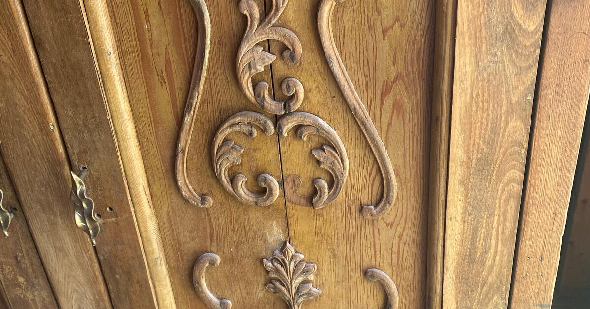 English Oak Armoire for 375 in New Orleans, LA For Sale & Free