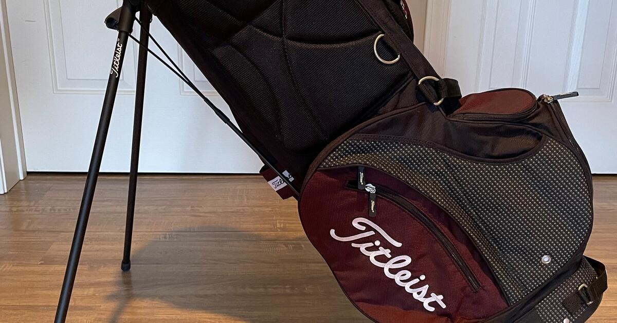 Titleist Golf Carry Bag Excellent Condition for 115 in Roswell, GA