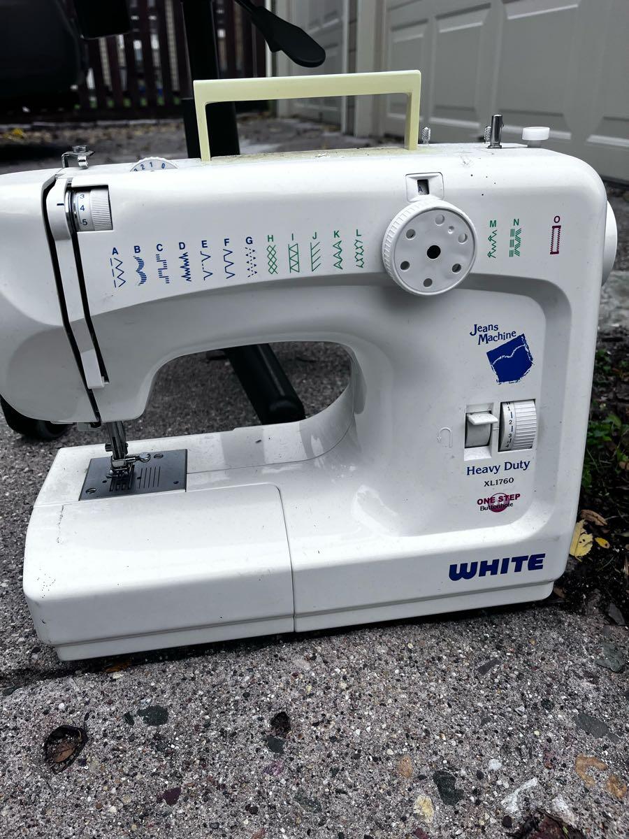 Sewing Machine it works! for Free in Minneapolis, MN For Sale
