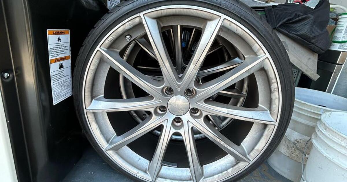 Rims and tires all in great shape for 650 in Orlando, FL For Sale