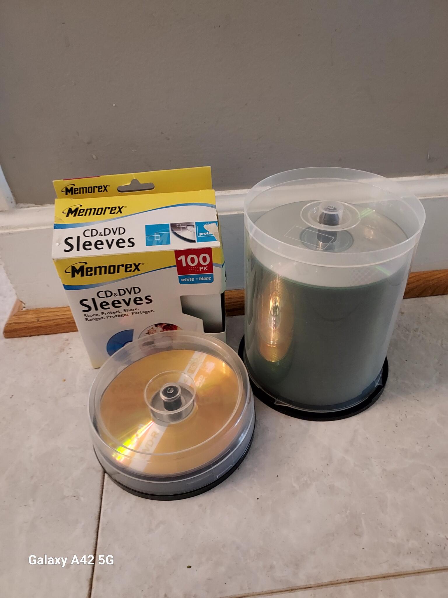 Memorex CD/DVD Sleeves and Discs