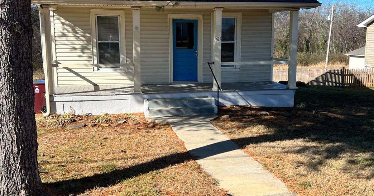 For rent 2 bed, 1 bath, 511 E Lincoln Rd, Alcoa, TN for 1500 in