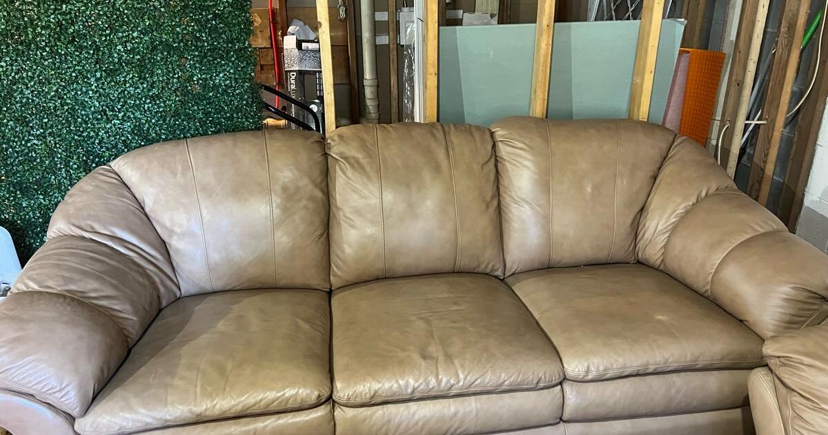 Couch, Loveseat & Coffee Table for 500 in Kennesaw, GA For Sale