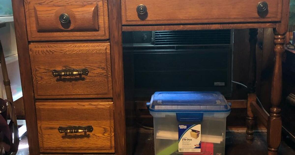Desk for 40 in Evansville, IN Finds — Nextdoor