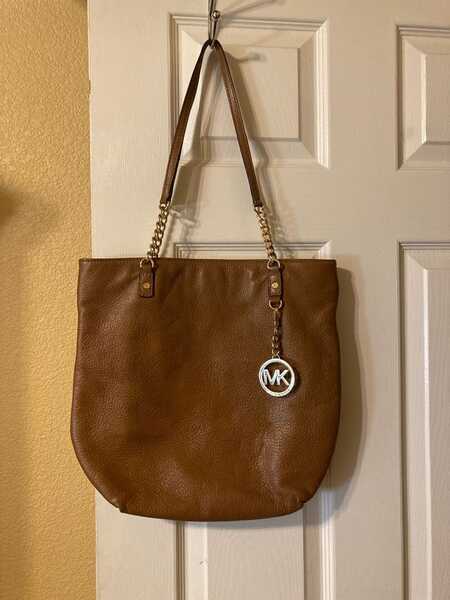 Michael Kors Leather Purse For $50 In Folsom, CA | For Sale & Free —  Nextdoor