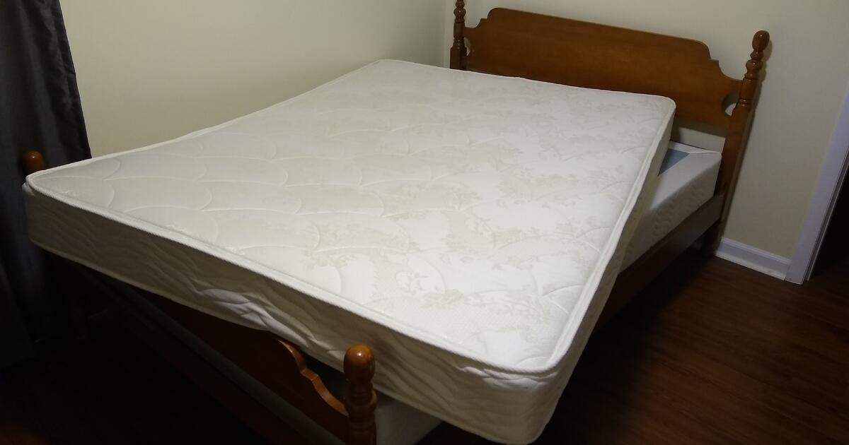 Poster Bed w/ Box Spring & Mattress Full Size for 100 in Ann Arbor