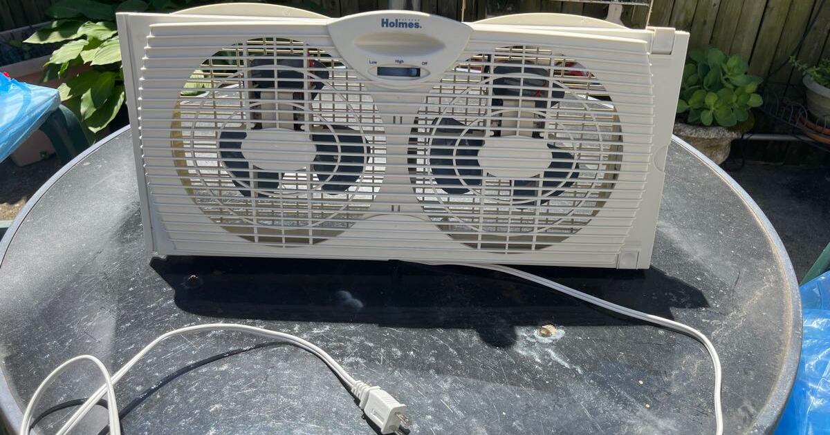 Holmes Window Fan Two Speeds Dual Fans, Adjustable, Width for 15 in