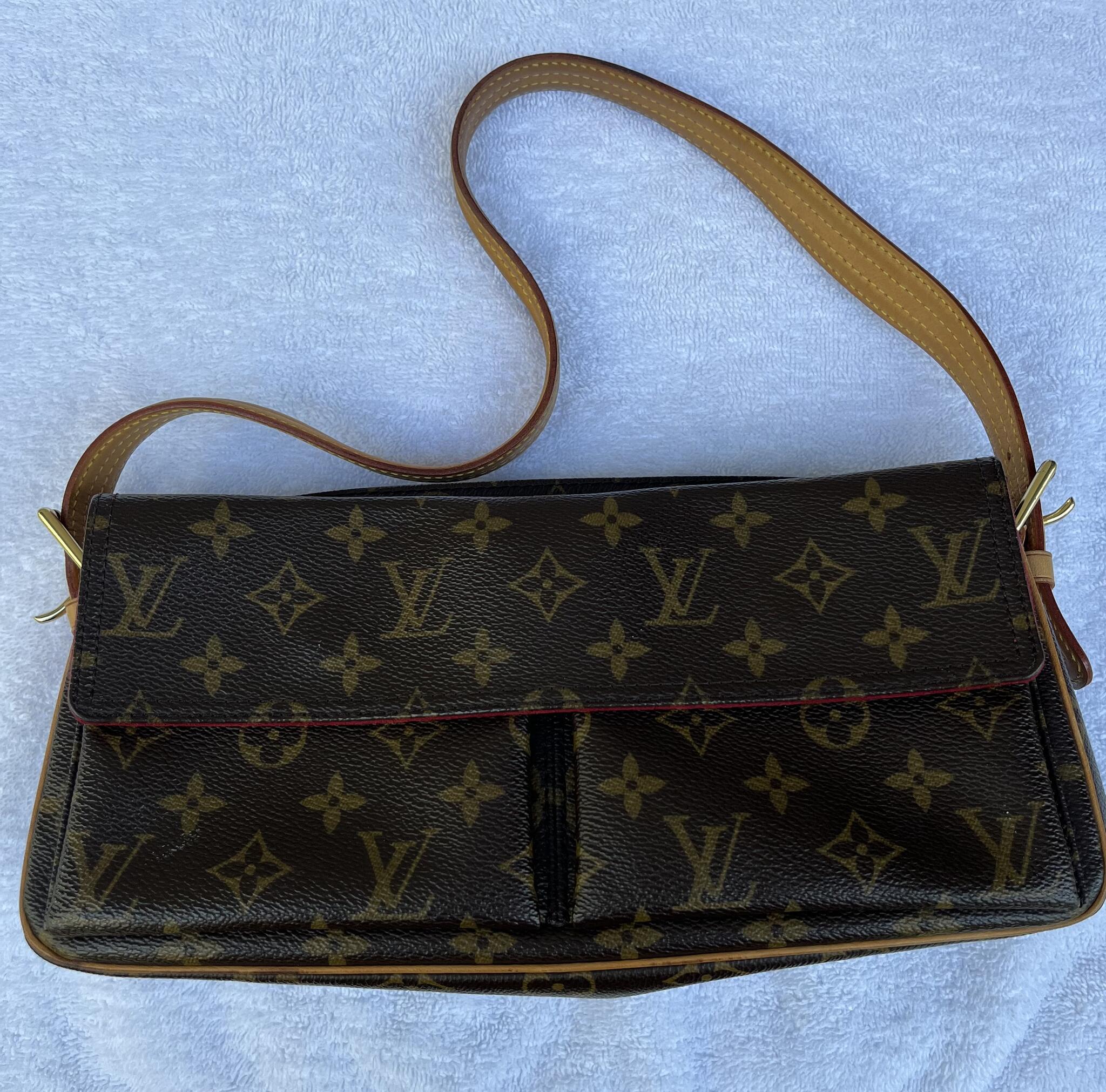 Pochette Felicie  Rent A Louis Vuitton Purse at Luxury Fashion