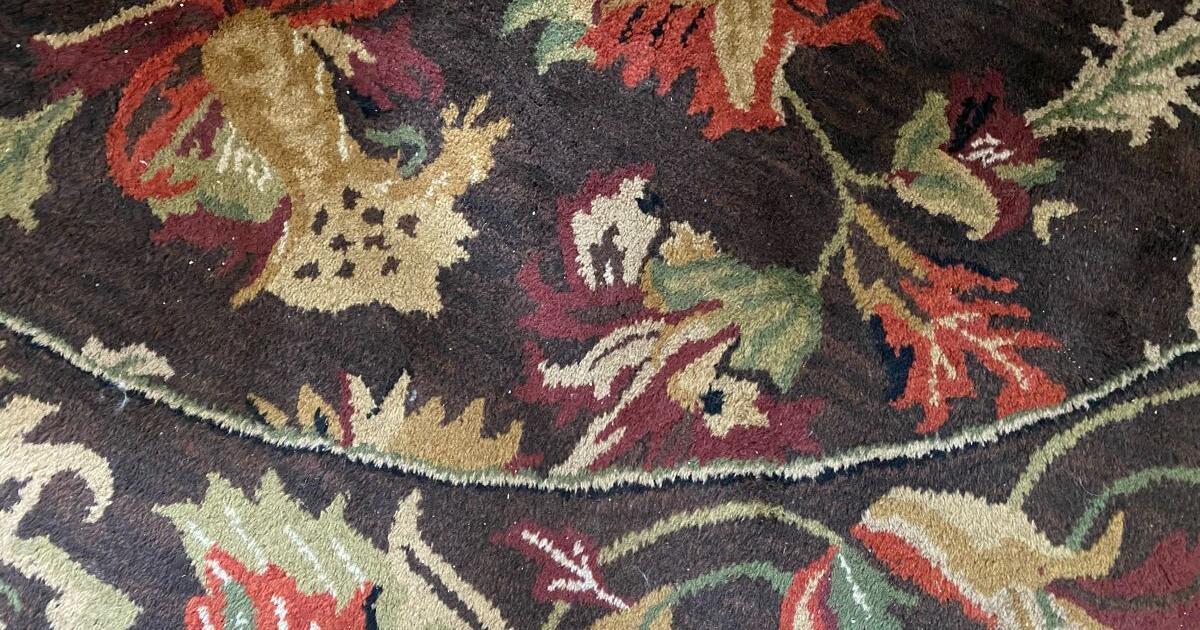 Free brown Floral Pattern 8’ x 5’ Rug - First Come First Served for ...