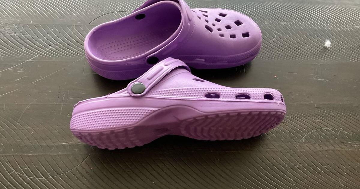 FREE OFF BRAND CROCS LADIES LARGE BRAND NEW for Free in Fishers, IN ...