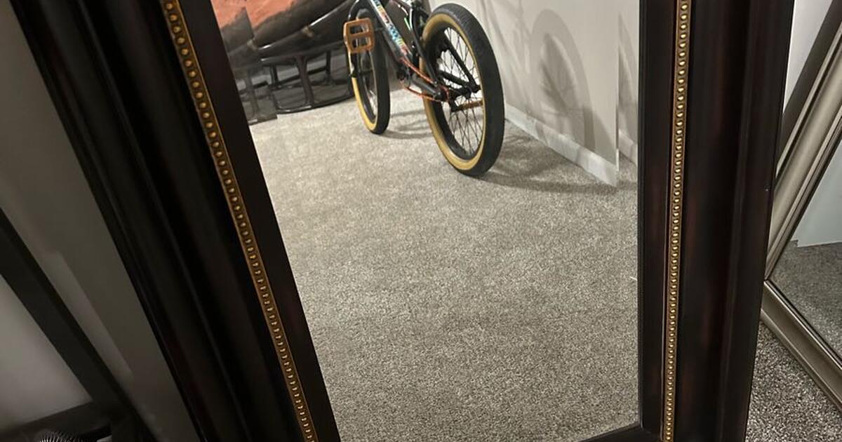 Mirror for Free in Omaha, NE Finds — Nextdoor