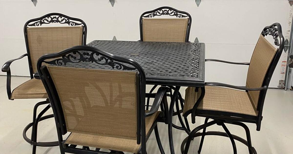 High top Patio table and 4 Swivel chairs for 450 in Panora, IA For