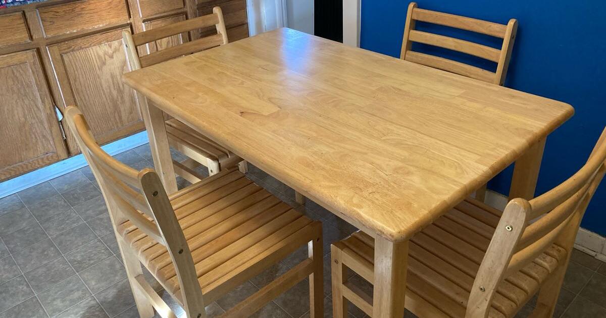 Oak kitchen table w/4 chairs, kitchen cart, coffee & end tables and all