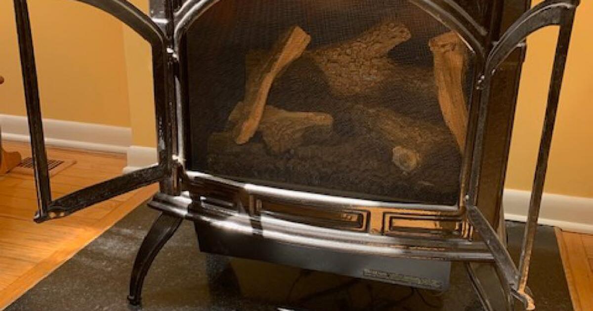 Empire Cast Iron Gas Stove 20 for 750 in Old Lyme, CT For Sale