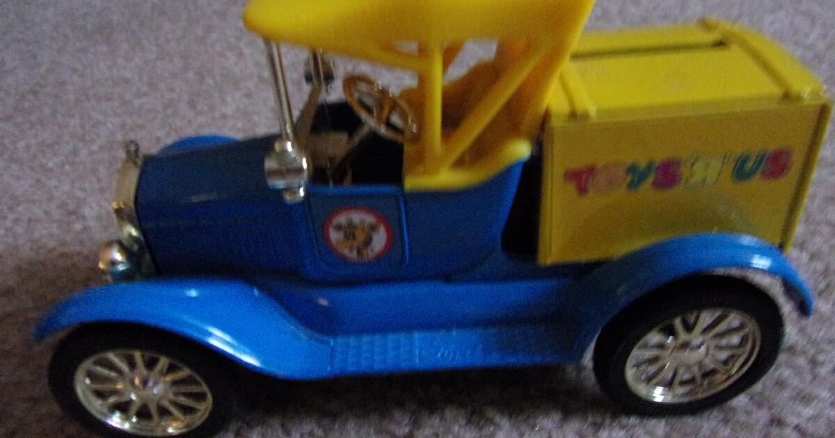 Ertl toys r us runabout die cast coin bank for 10 in cincinnati oh
