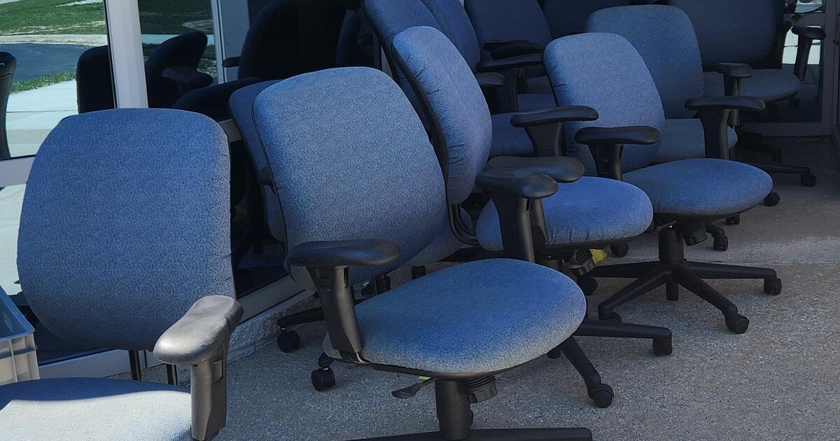 FREE OFFICE CHAIRS & MISC OFFICE SUPPLIES for Free in Ypsilanti, MI