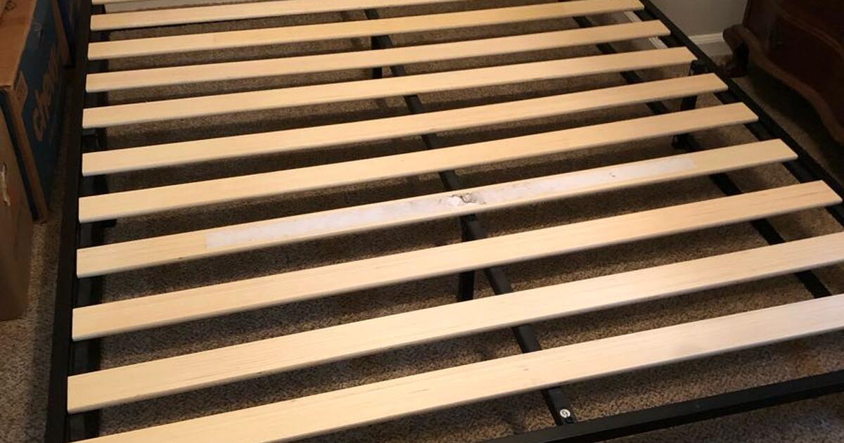Queen bed frame for 100 in Williamsburg, VA For Sale & Free — Nextdoor