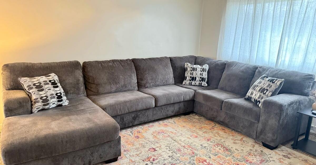 Couch in Youngstown, OH For Sale & Free — Nextdoor