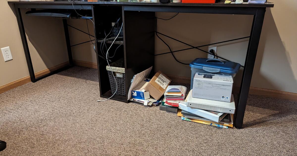 Free Desk for Free in Omaha, NE For Sale & Free — Nextdoor